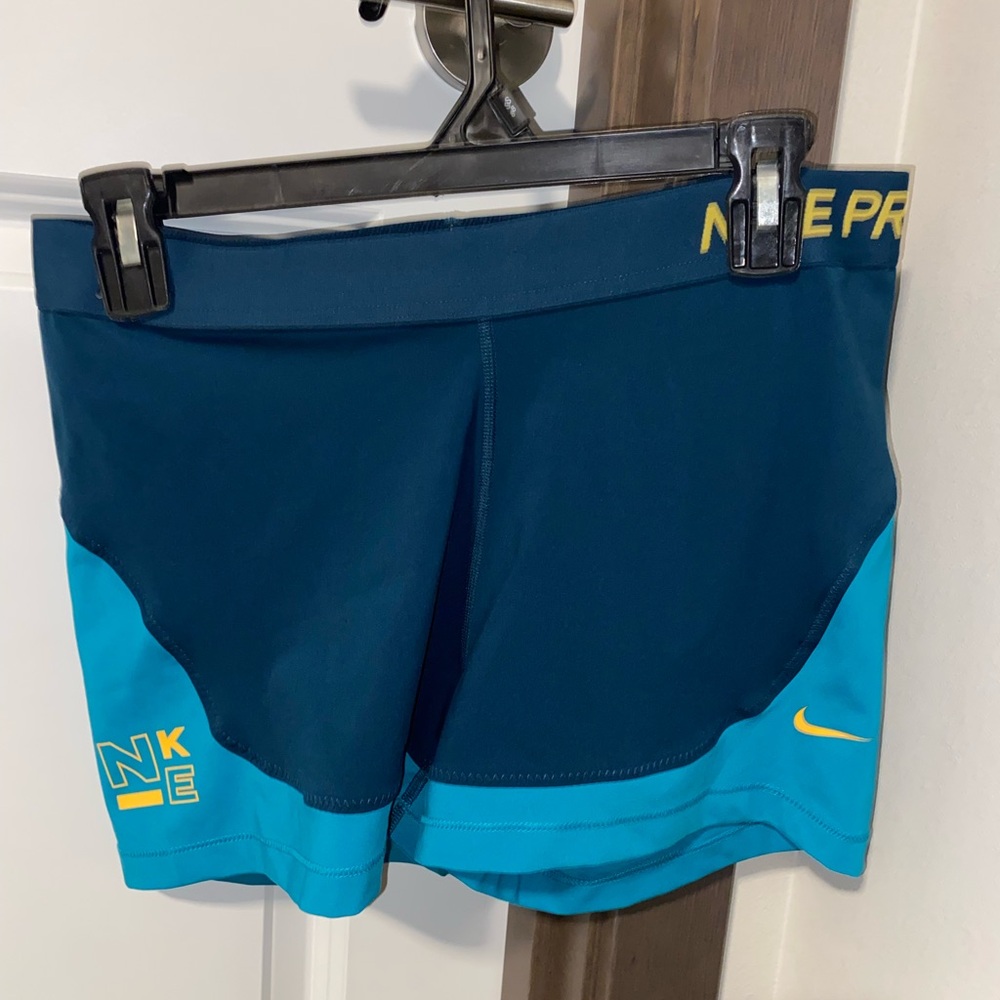 Nike pro